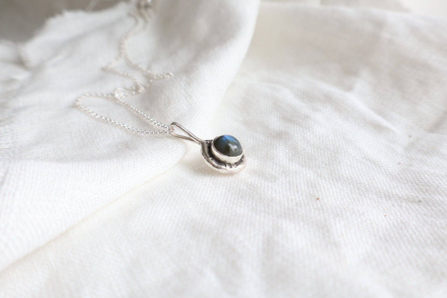 Reverie pendant - labradorite