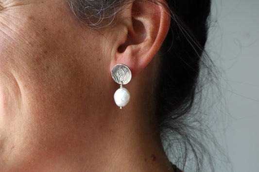 Cove earrings with a pearl in sterling silver - made to order