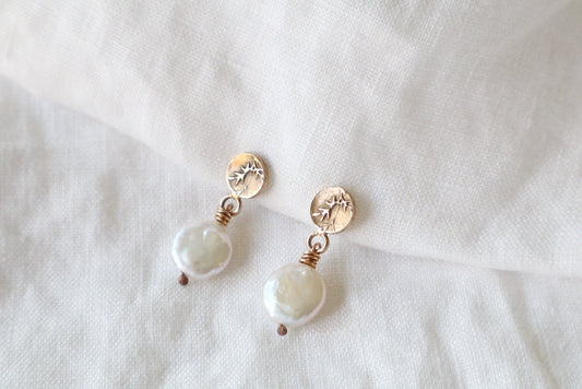 Moon pearl stud