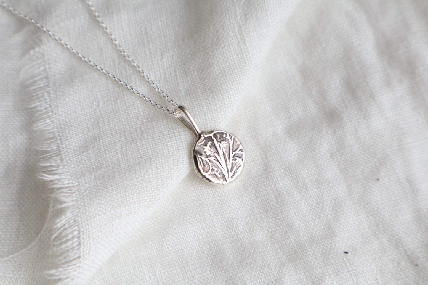 Reverie pendant - leaf