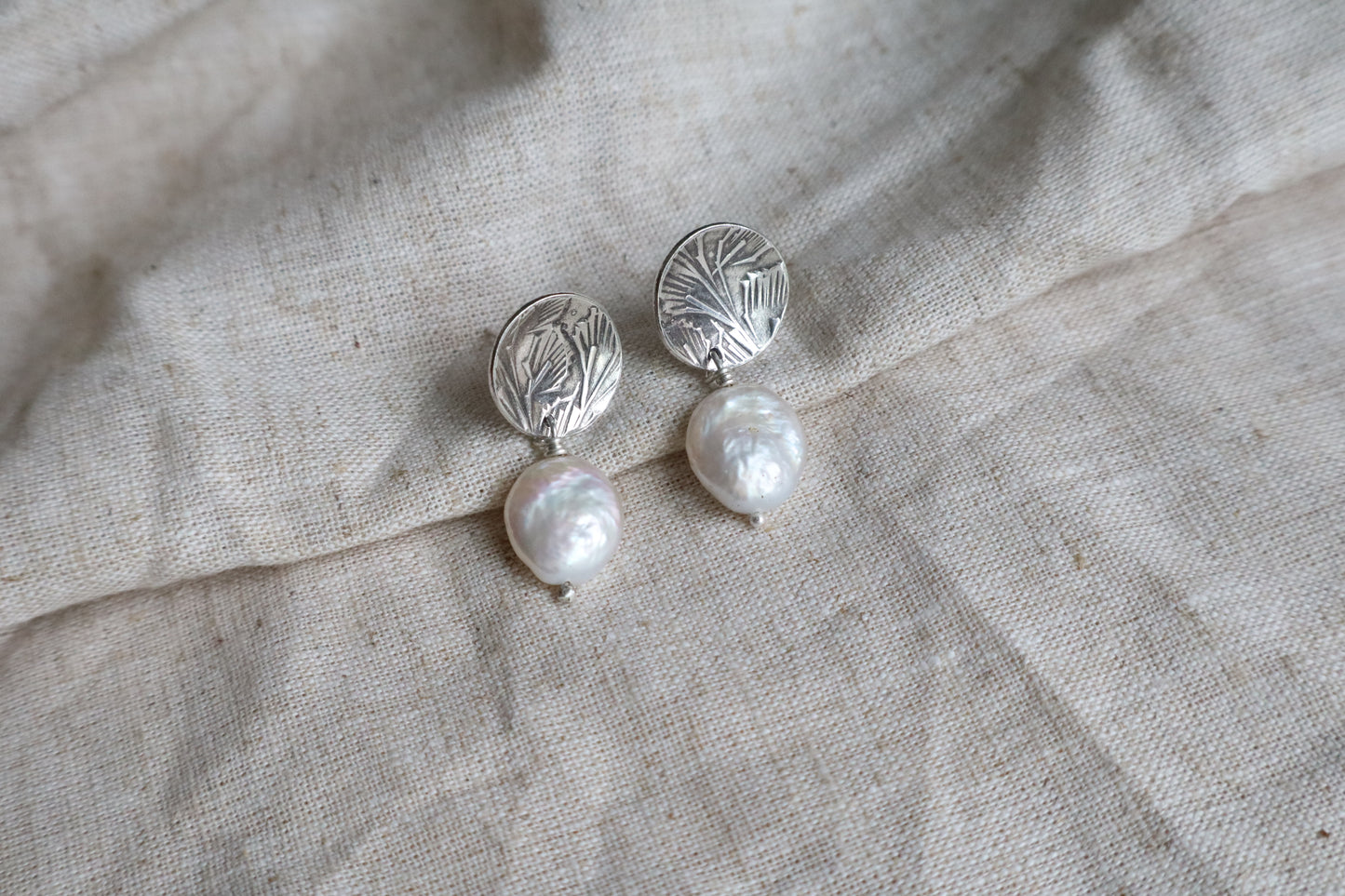 Cove earrings with a pearl in sterling silver - made to order