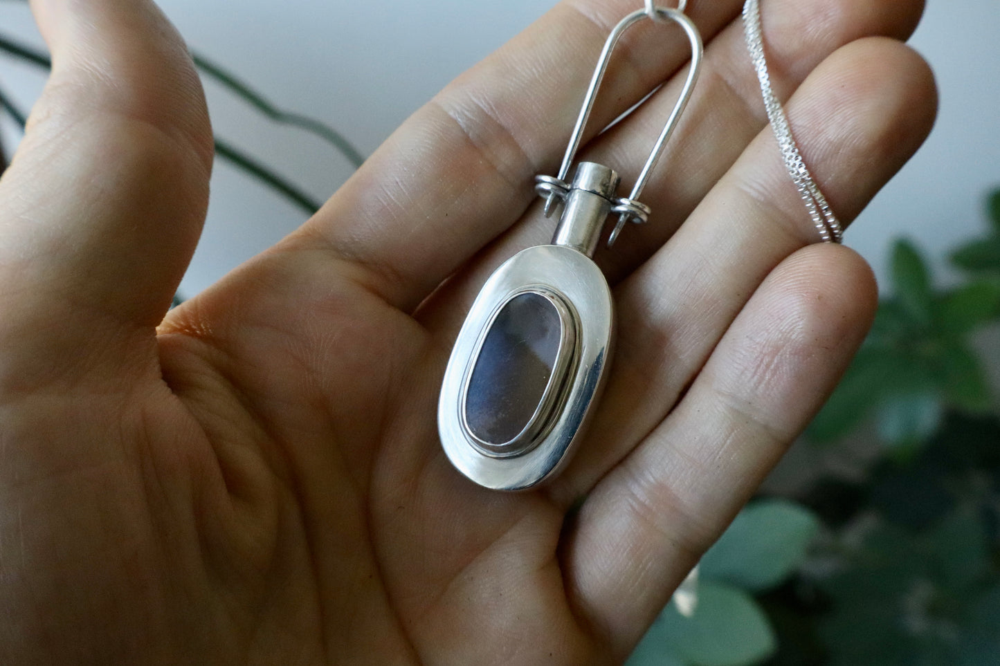 Vea - vessel necklace with dendrite