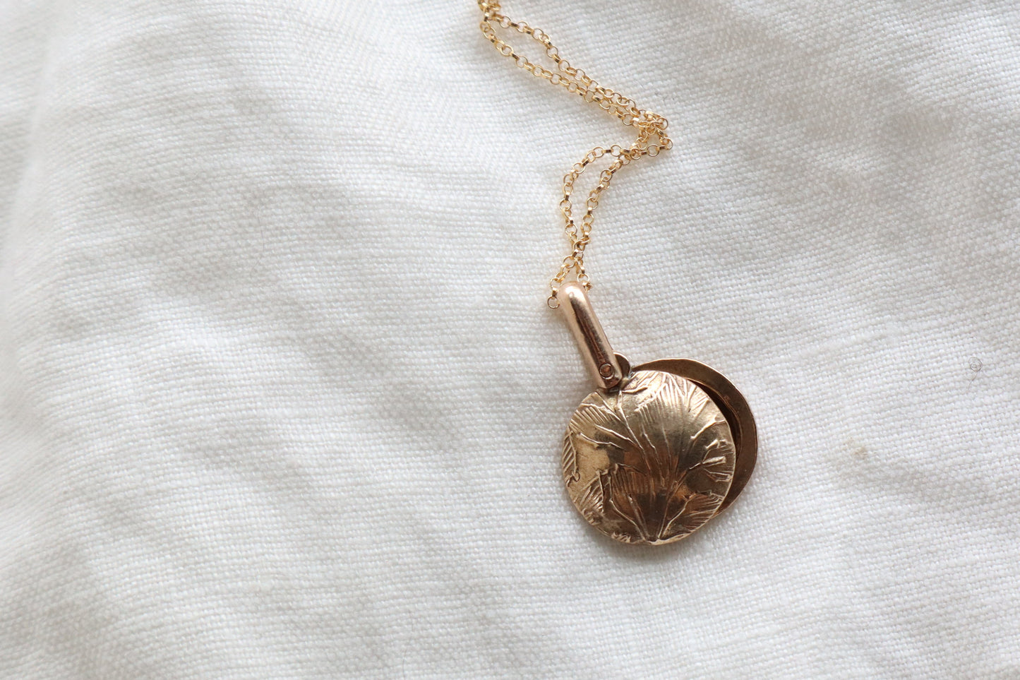 Fable locket - bronze