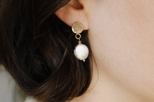 Moon pearl stud