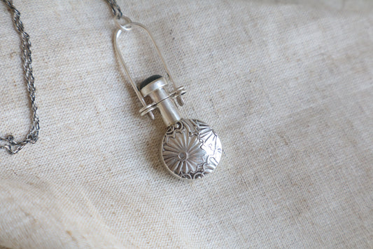 Minette - vessel necklace with labradorite