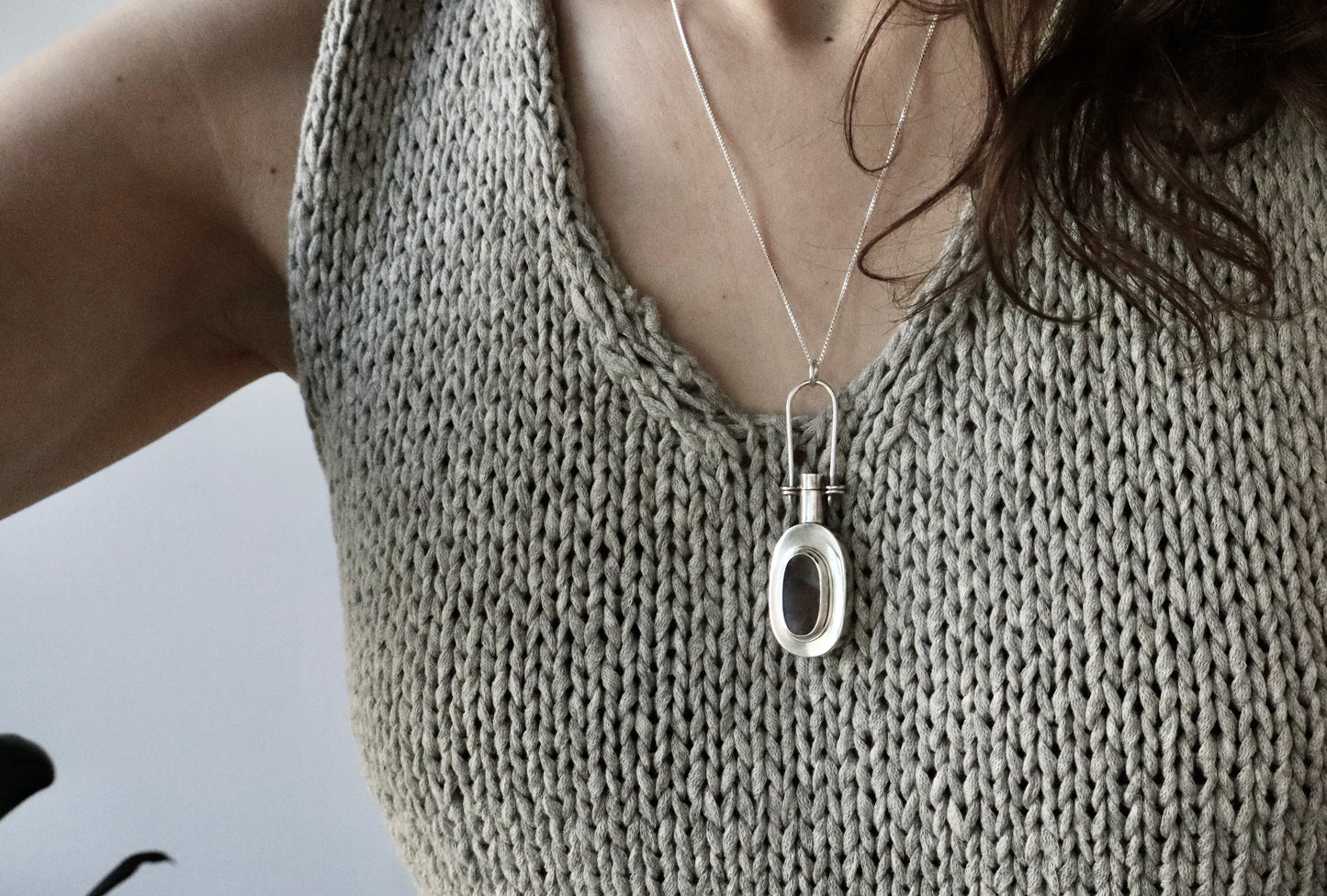 Vea - vessel necklace with dendrite