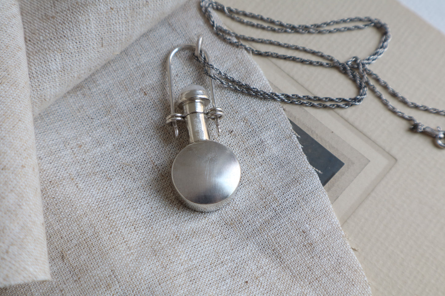 Minette - vessel necklace with moonstone