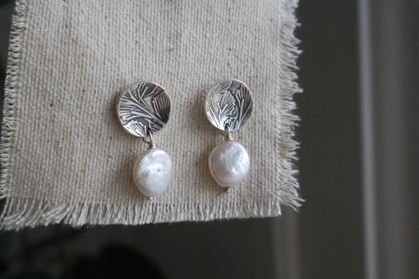 Cove earrings with a pearl in sterling silver - made to order