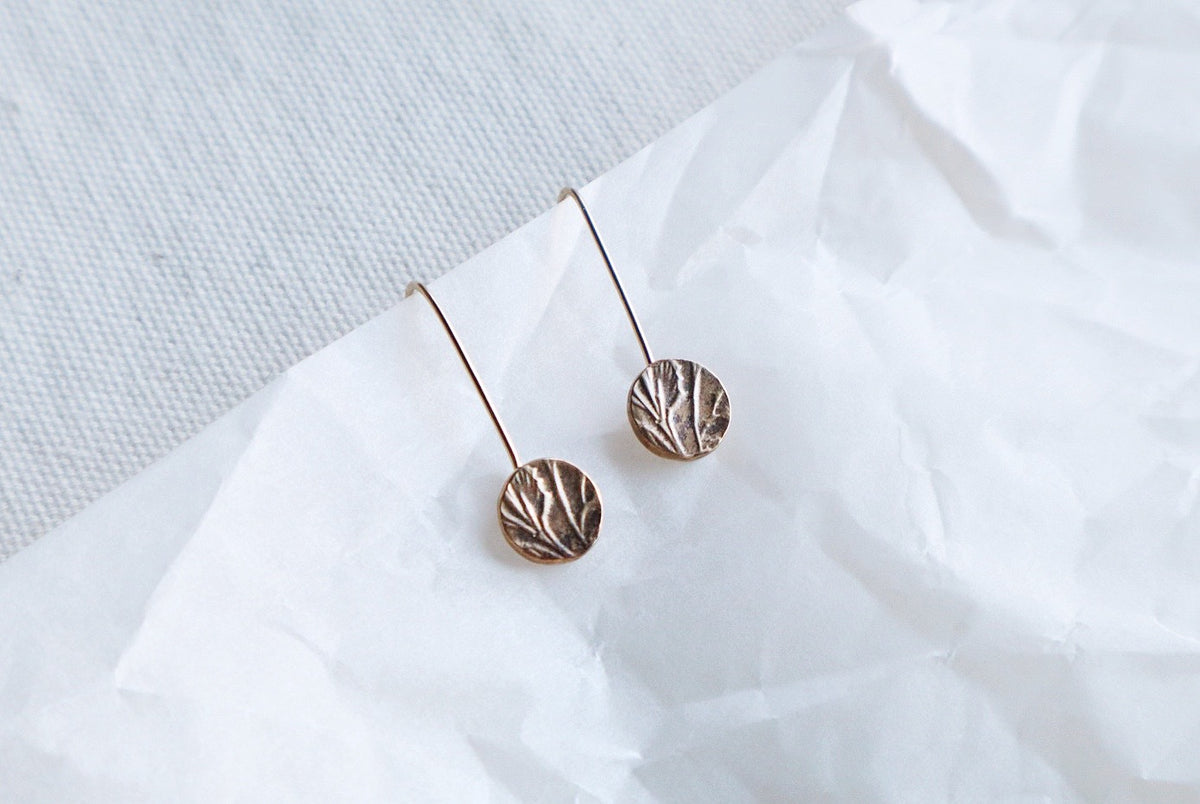 Dot threader earrings in bronze