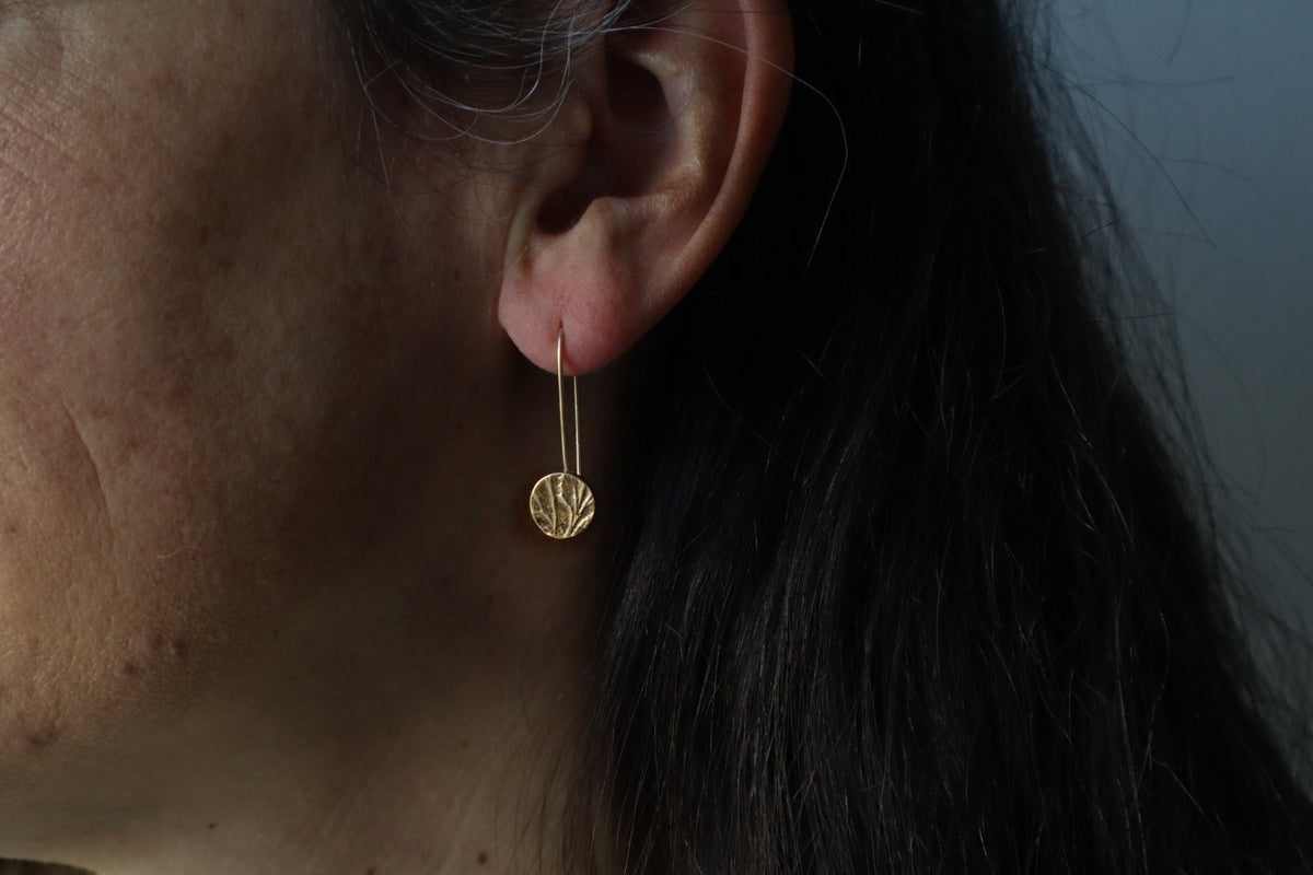 Dot threader earrings in bronze