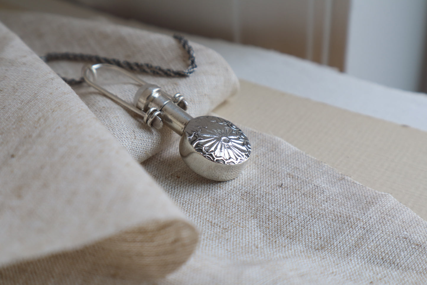 Minette - vessel necklace with moonstone