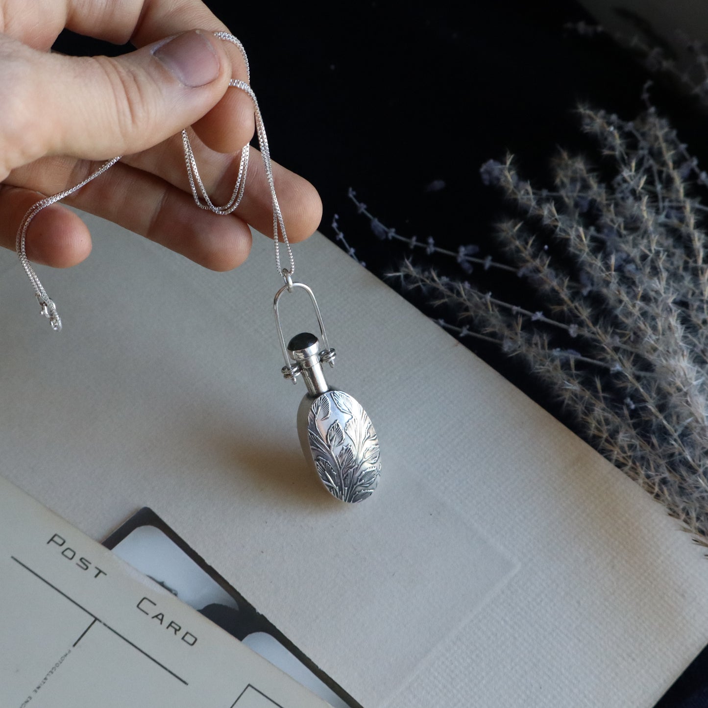 Solenne - vessel necklace with labradorite