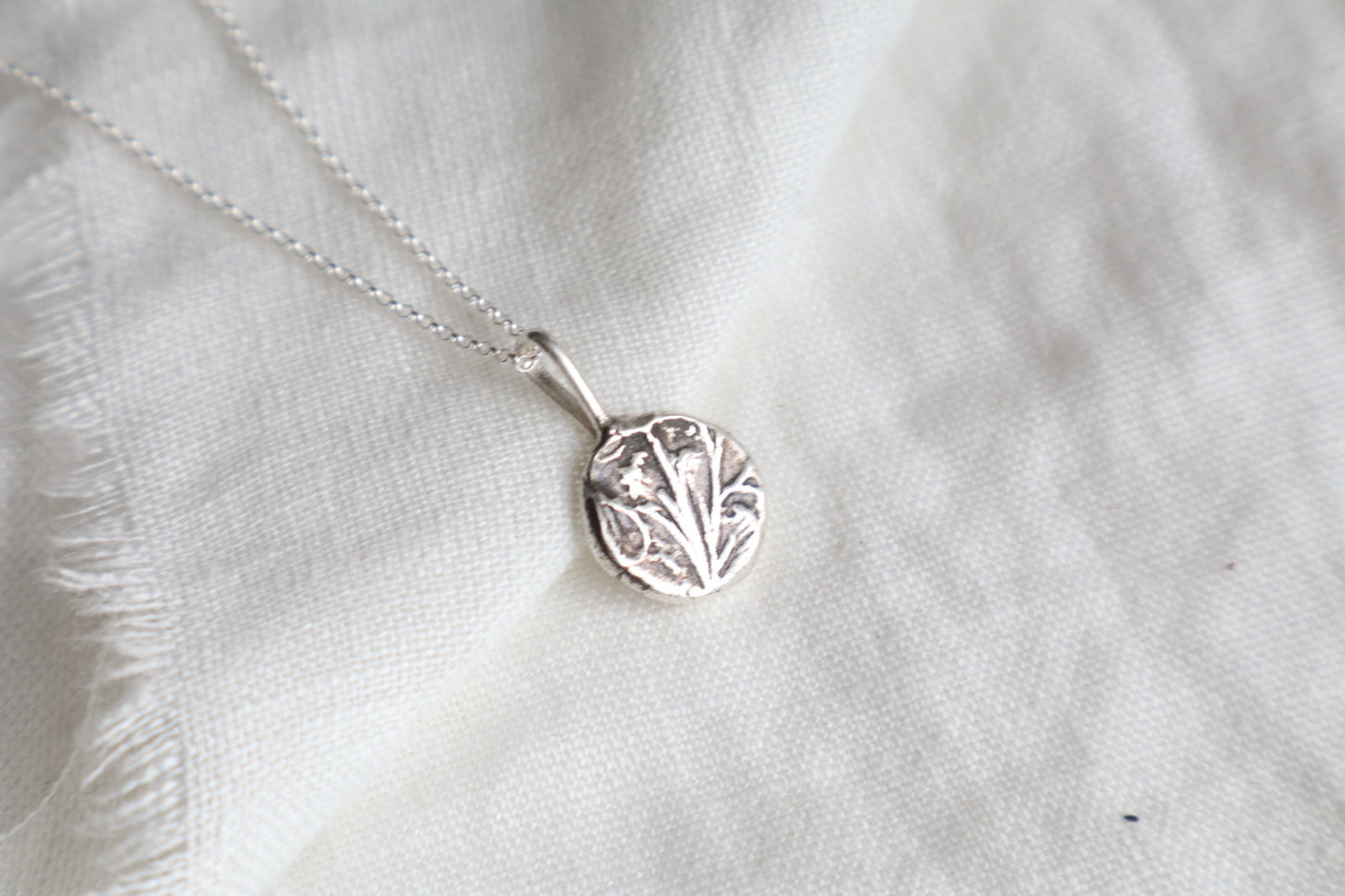 Reverie pendant - leaf