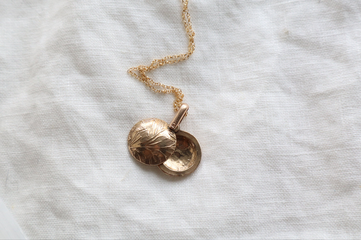 Fable locket - bronze