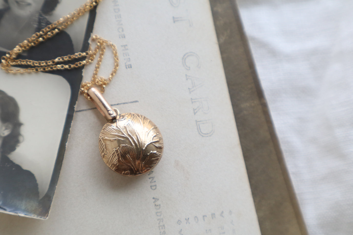 Fable locket - bronze