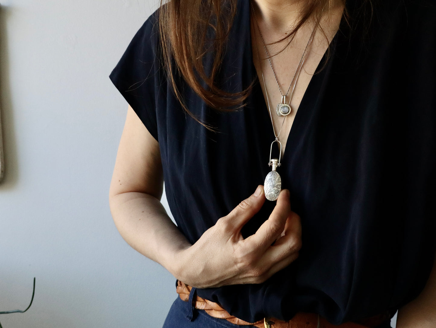 Solenne - vessel necklace with labradorite