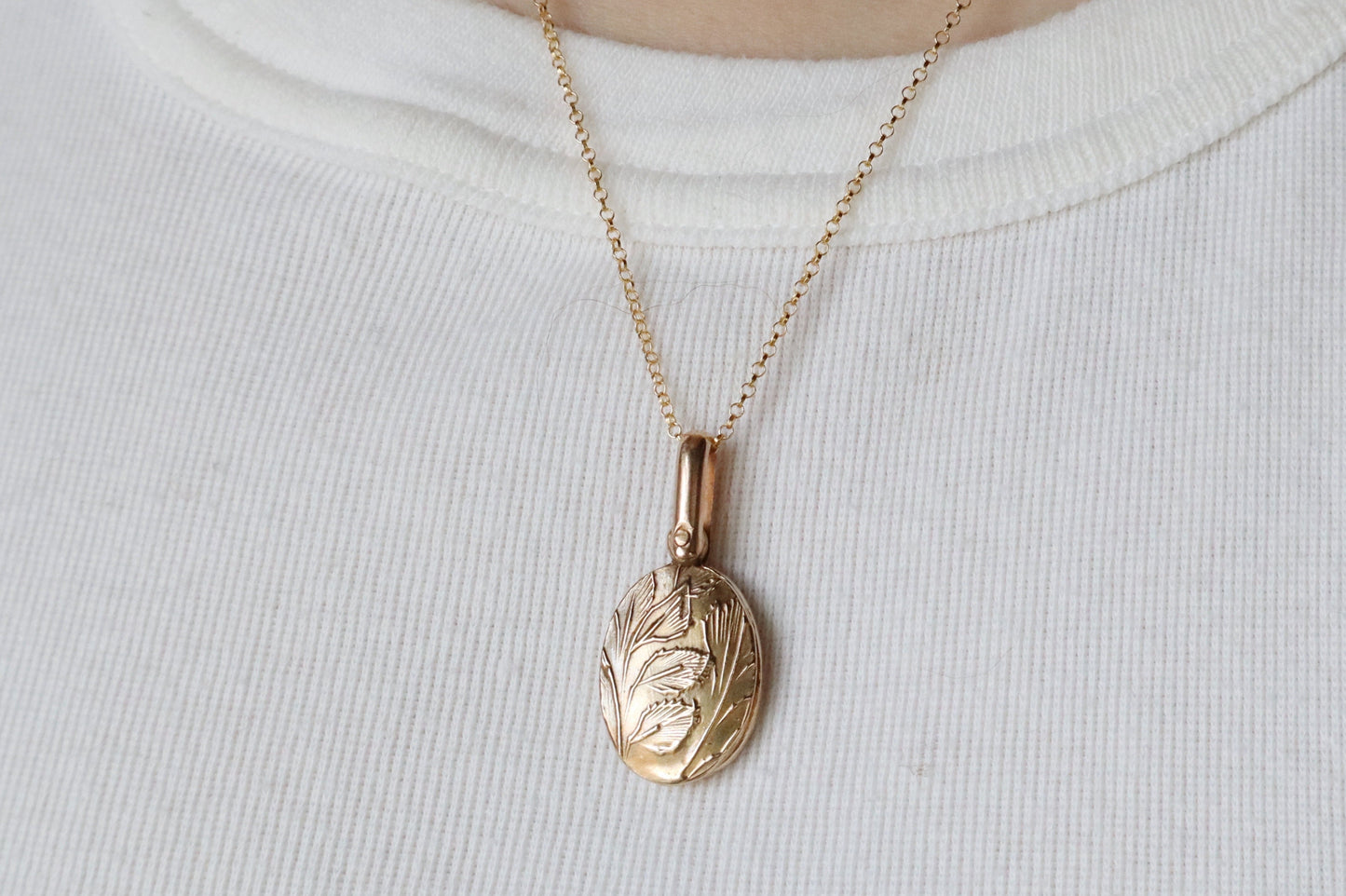 Vignette locket - bronze