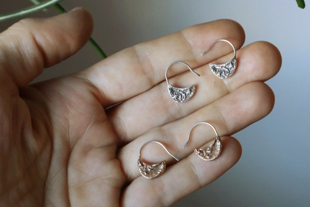 Mini crescent earrings in sterling silver