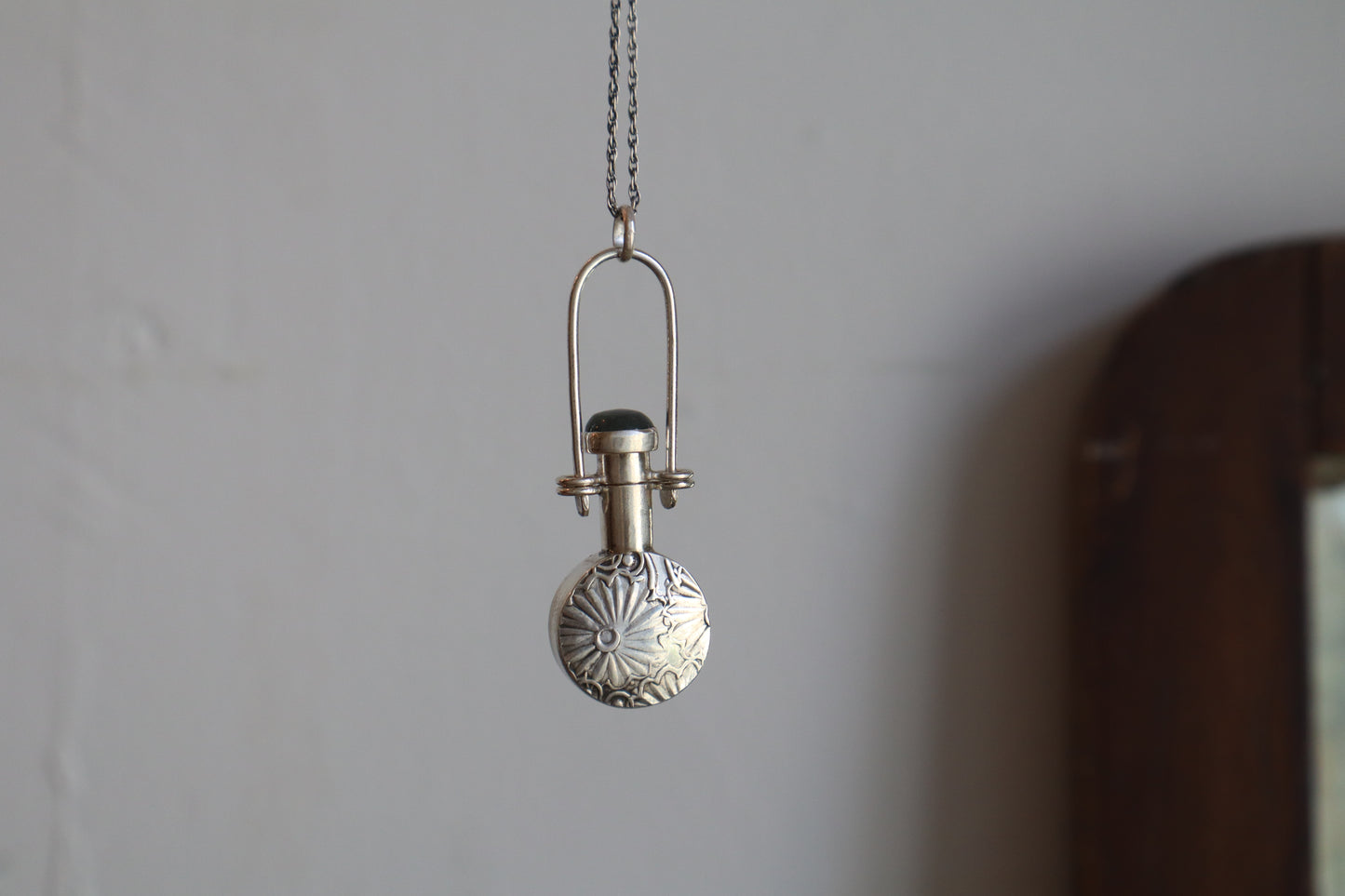 Minette - vessel necklace with labradorite