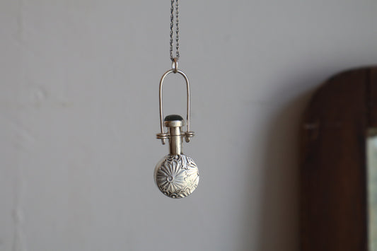 Minette - vessel necklace with labradorite