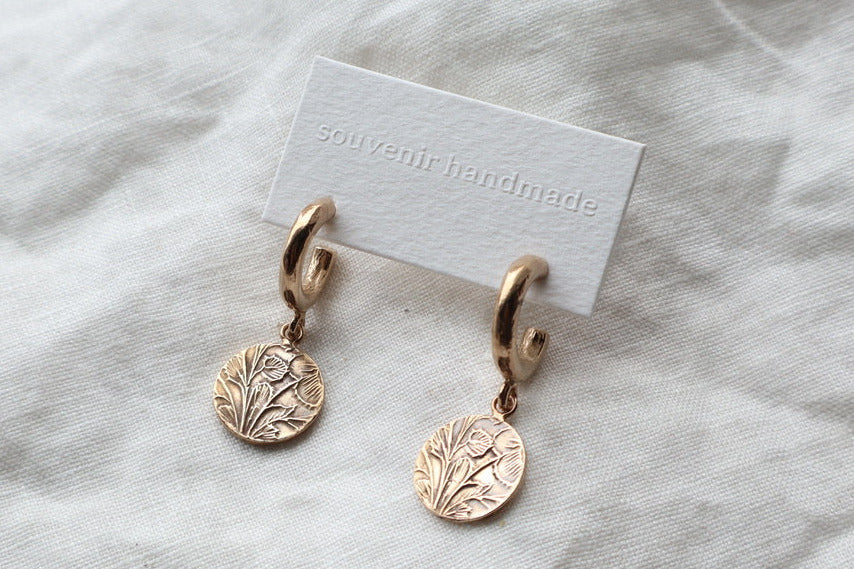 Lou huggie studs in bronze - large