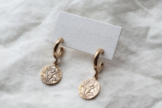 Lou huggie studs in bronze - large