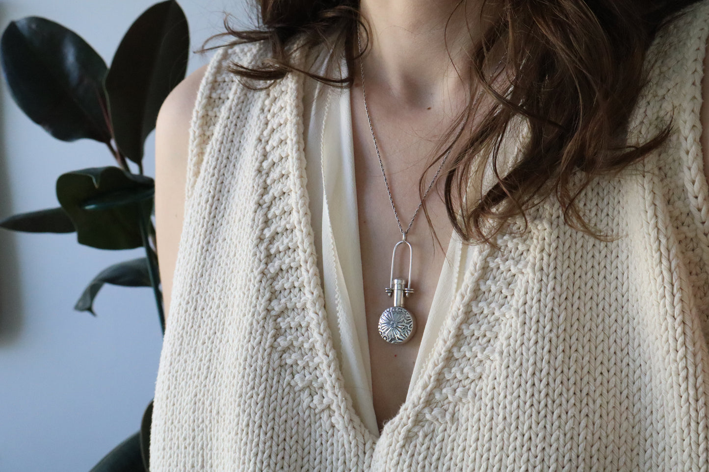 Minette - vessel necklace with labradorite