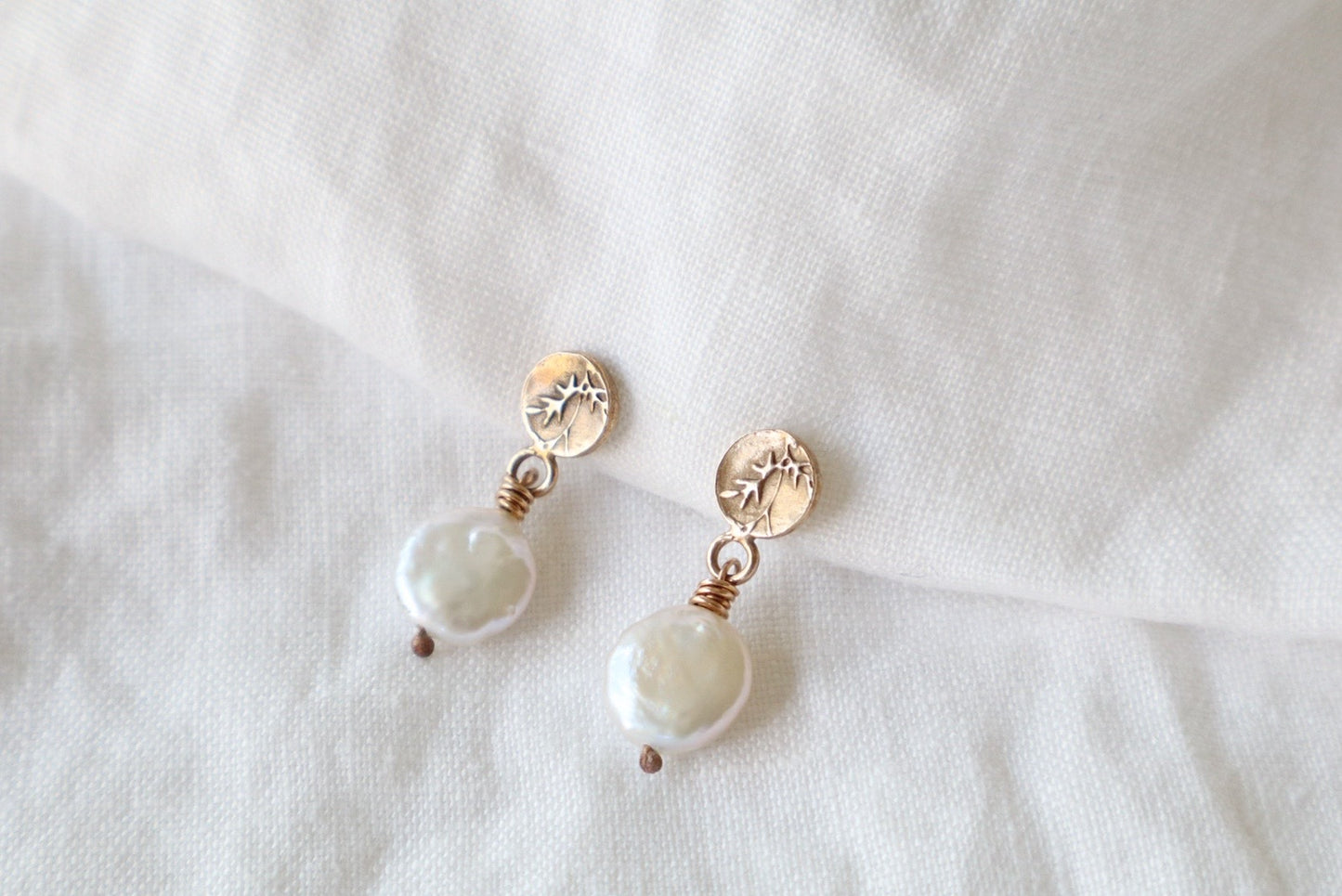 Moon pearl stud