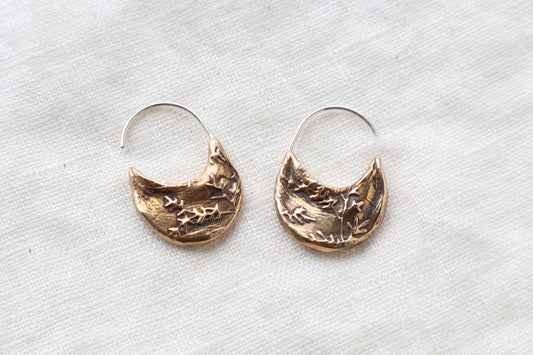 Crescent hoops