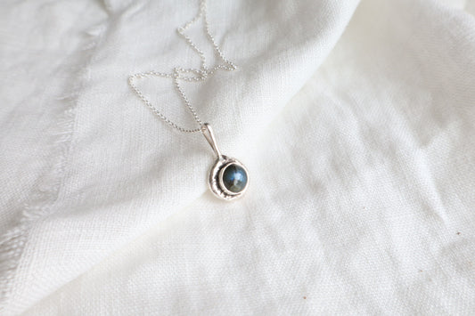 Reverie pendant - labradorite