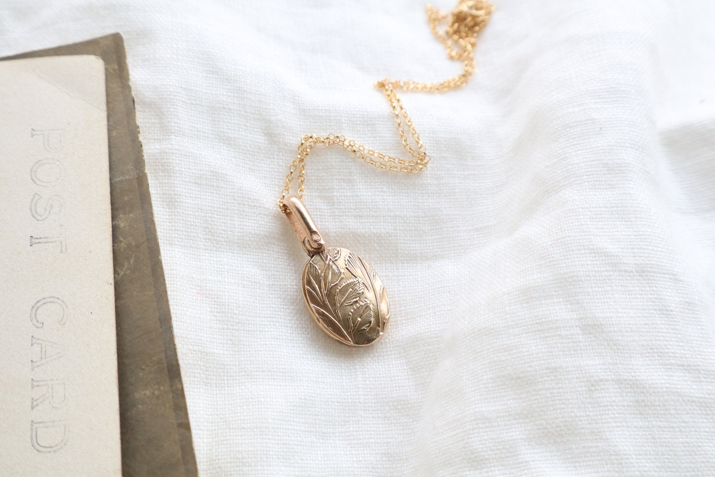 Vignette locket - bronze