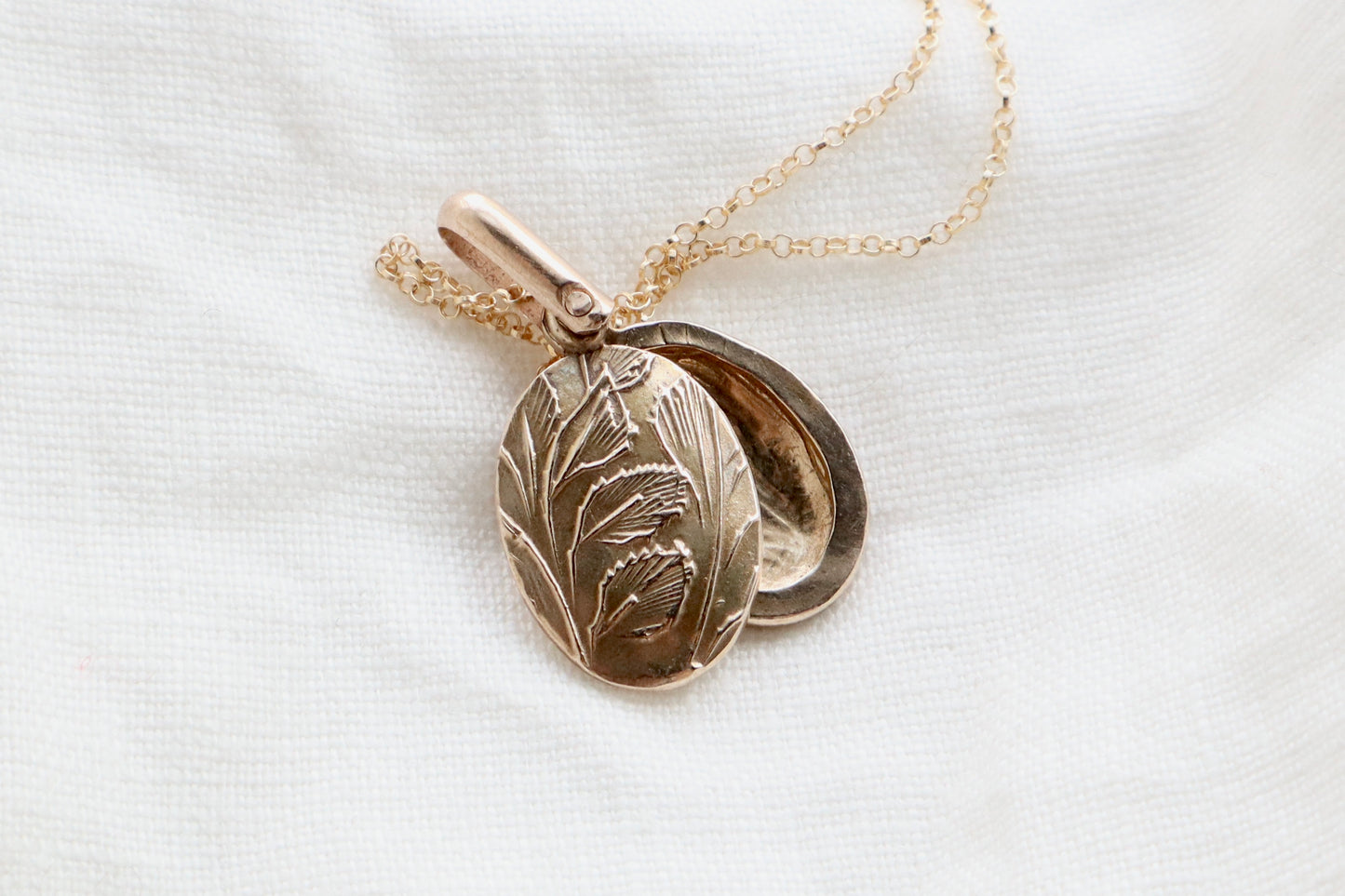 Vignette locket - bronze