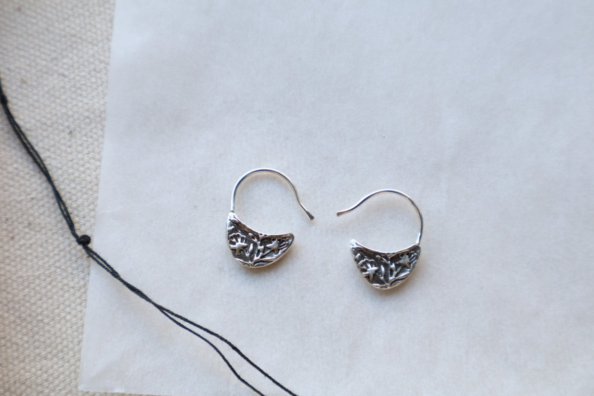 Mini crescent earrings in sterling silver
