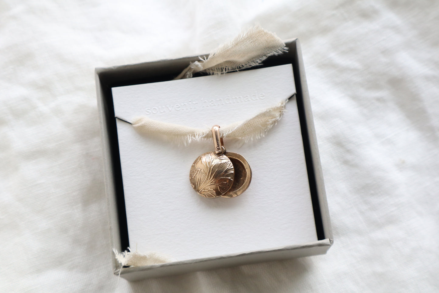 Fable locket - bronze