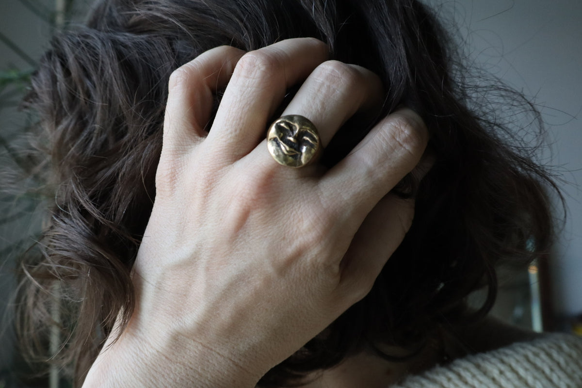 Moon face signet - bronze