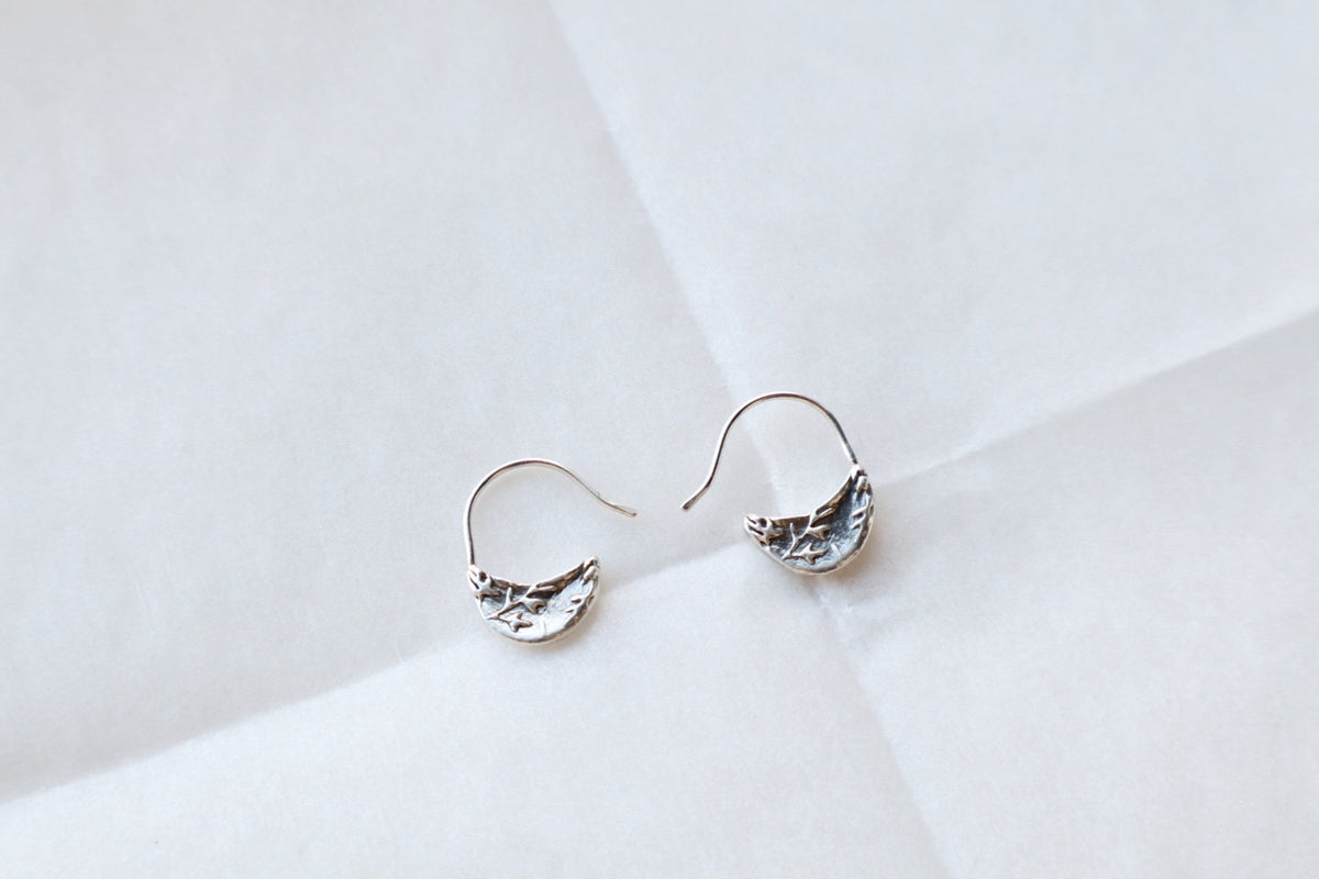 Mini crescent earrings in sterling silver