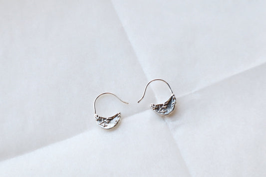 Mini crescent earrings in sterling silver