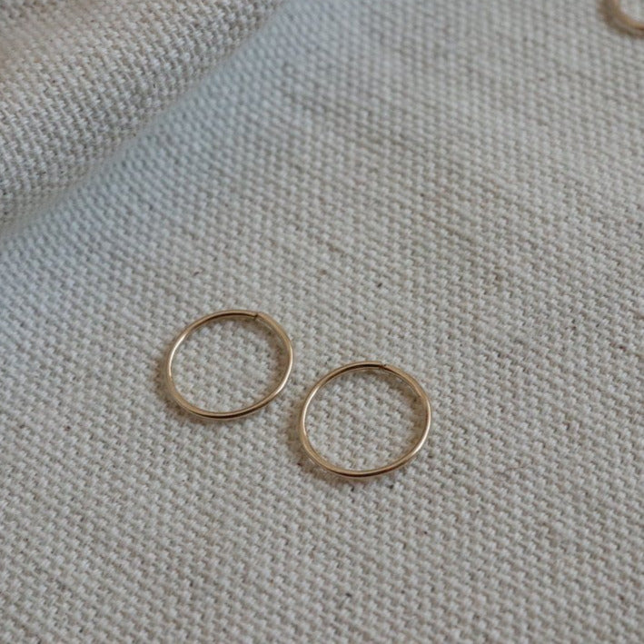 Seamless hoops